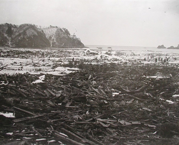 田老町で雪の降る中での捜索活動