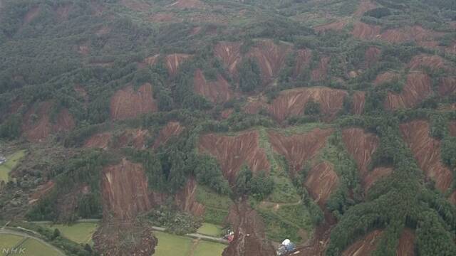 北海道胆振東部地震の厚真町の土砂崩れ写真